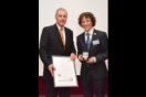 Dr.-Ing. Peter Emberger vom TFZ (rechts im Bild) bei der Verleihung der renommierten Anton-Schlüter-Medaille