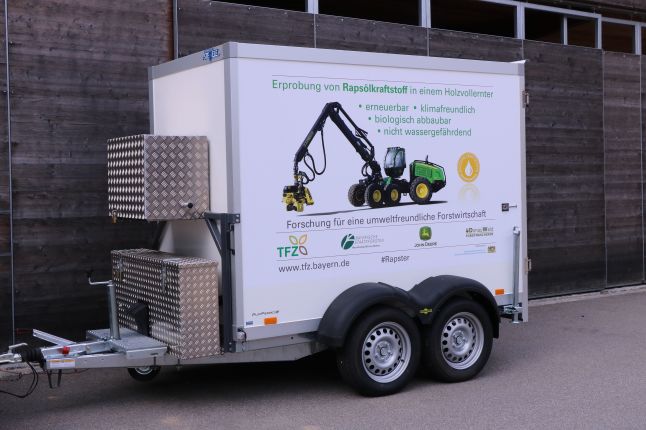 Tankanhänger für Rapsölkraftstoff zur Versorgung des Harvesters mit umweltfreundlichem Kraftstoff aus bayerischen Ölmühlen