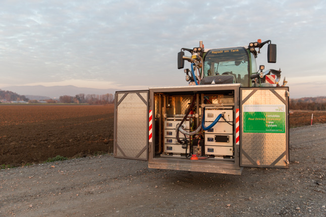 Traktor mit Emissions-Messsystem (PEMS)