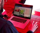 Servicemitarbeiter mit PC