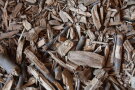 Holzhackschnitzel aus Waldrestholz (Laubholz) mit vielen sehr groben Partikeln