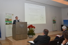 Prof. Dr. Kurt-Jürgen Hülsbergen von der TUM erläutert in seinem Vortrag die Substratbereitstellung für Biogaserzeugung.