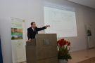 Prof. Dr. Peter Zerle von der HSWT zeigt in seinem Vortrag auf, dass Klimaschutz nicht immer höhere Kosten verursacht.