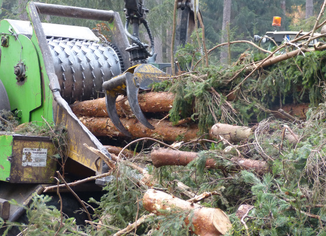 Holzhackmaschine von Heizohack im Wald