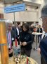 Staatsministerin Michaela Kaniber vor einem Ausstellungsstück